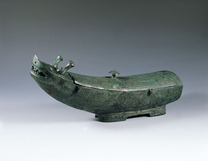   商代龙形觥（山西博物院供图）