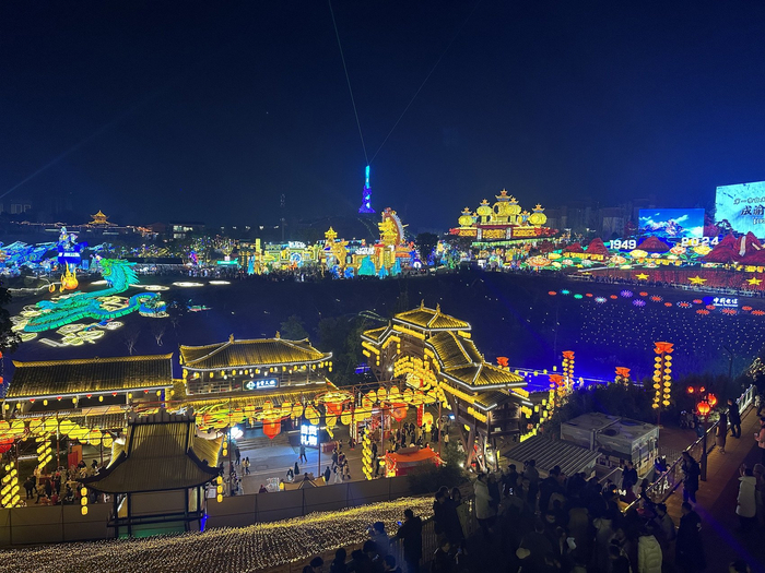 自贡灯会受热捧（自贡文广旅局供图）