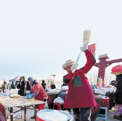 图为大集上的传统小吃摊位。