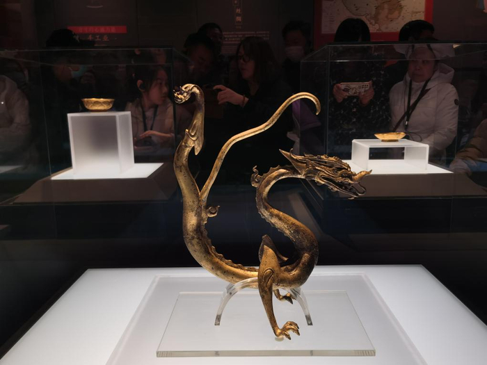 鎏金铁芯铜龙。 新华社记者 杨一苗 摄