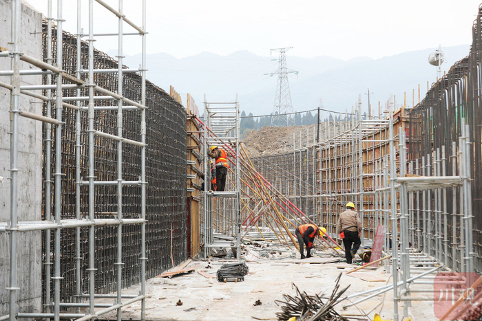 广汇物流四川广元煤炭储备基地2号储煤场排洪渠建设现场。高志农 摄