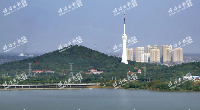 ▲双龙山（田万荣拍摄于2017年10月）