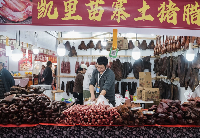 年货产品铺满展位