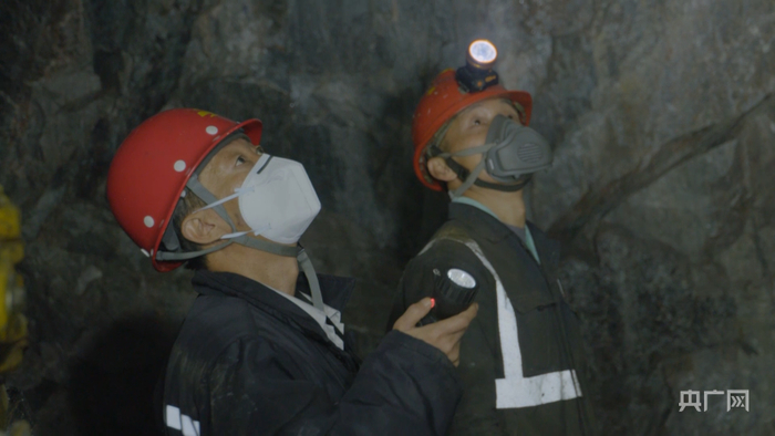 【新春走基层】坚守百米井下 端稳中国"铁饭碗"|中国|春节_新浪新闻