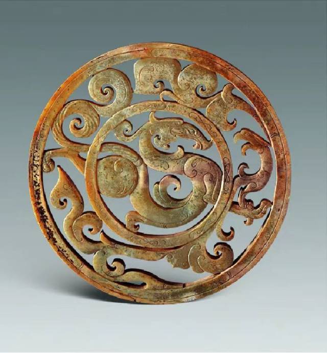 透雕龙凤纹重环玉佩.