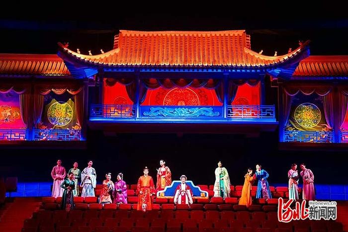 2月10日，“只有红楼梦·戏剧幻城”演出剧照。河北日报通讯员王雨桐摄