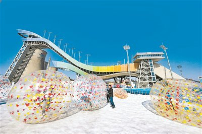 首钢大跳台成热门打卡地 摄影/本报记者 崔峻