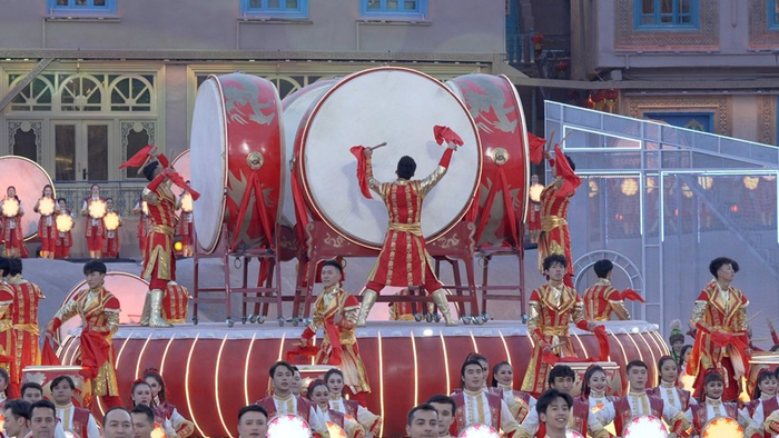 2024年总台春晚新疆喀什分会场开场舞《鼓舞龙腾》