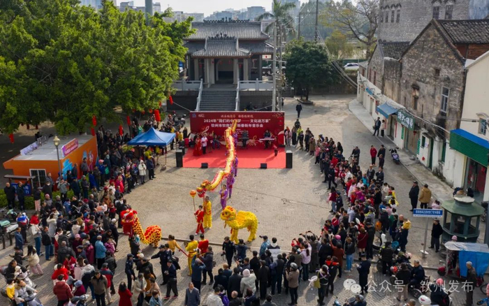 永福广场锣鼓喧天。褚廼钦 摄