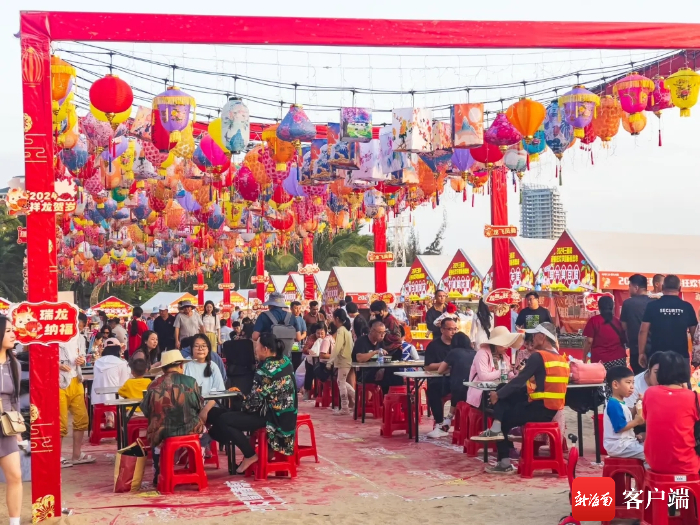 三亚湾处处装点着新春的喜庆氛围。天涯区委宣传部供图