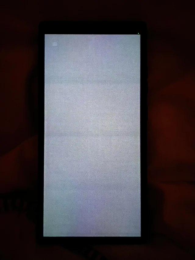 三星Galaxy S24 系列手机屏幕再出问题，用户吐槽“颗粒感”和“横向条纹”_