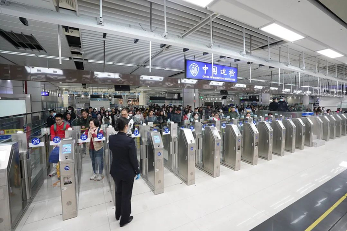 （图源/深圳边检总站）