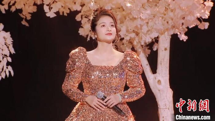 图为杜氏清花参加2024年云南省春节文艺晚会彩排。晚会主办方 供图