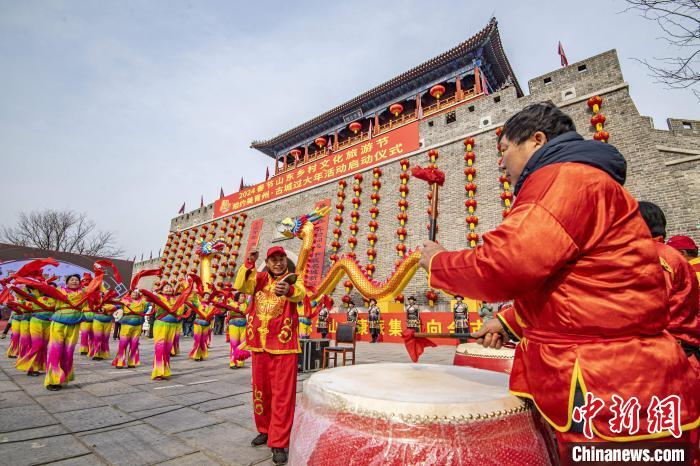 东北秧歌锣鼓喧天图片