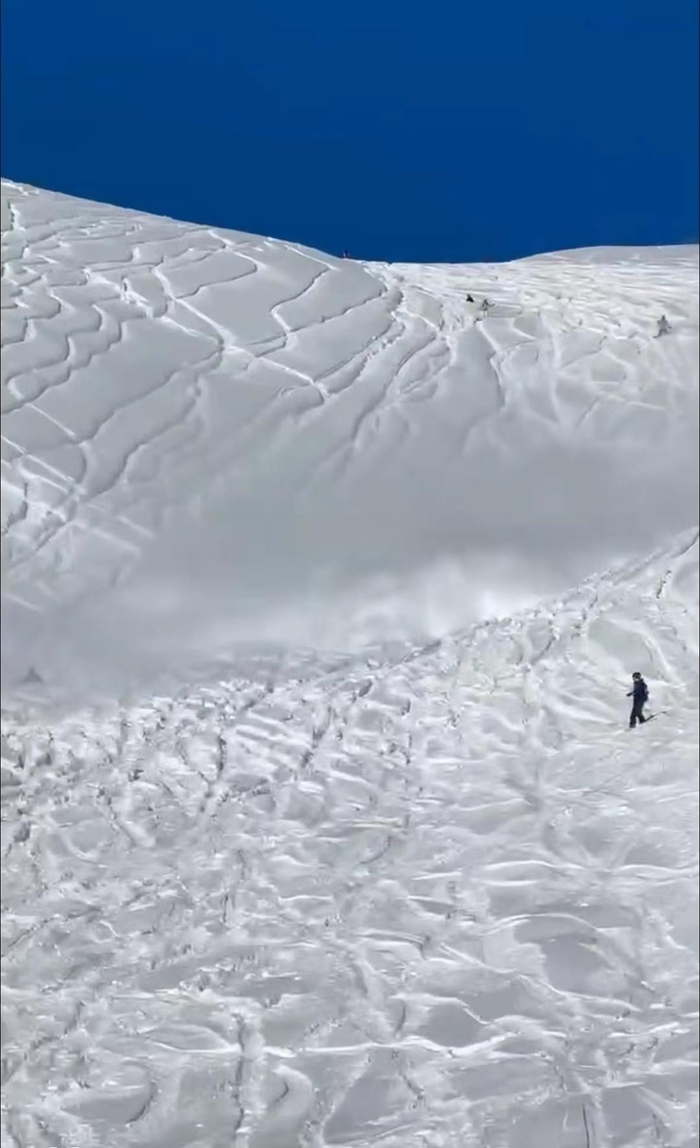 ▲雪崩发生瞬间。 受访者视频截图