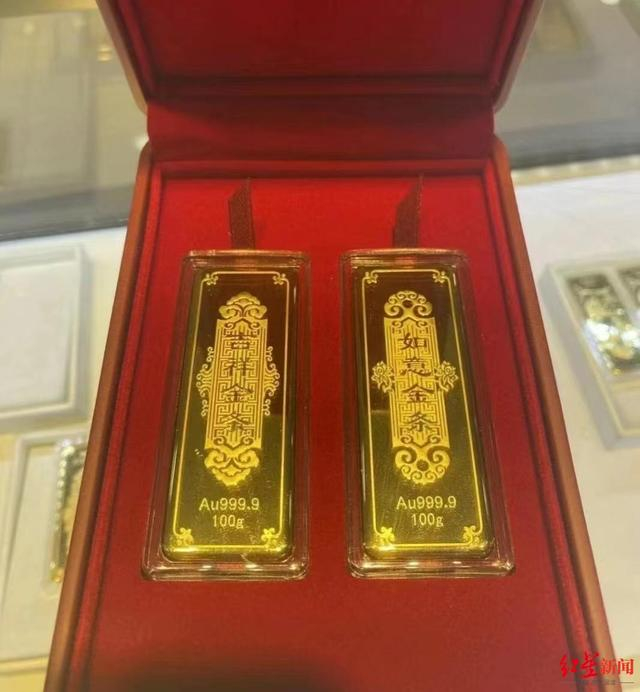 ▲上海某金店销售的100g金条