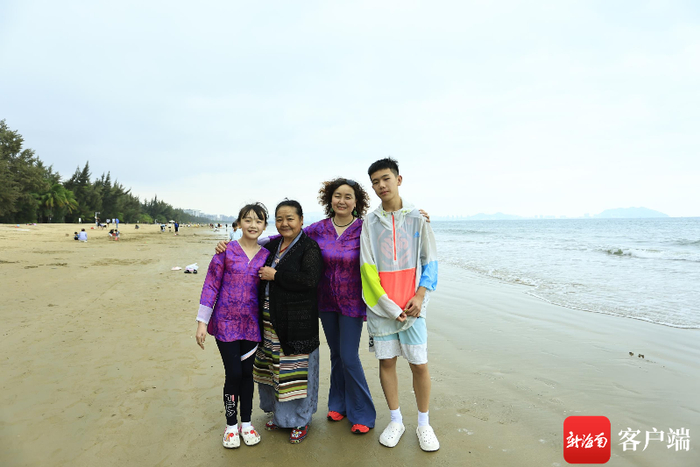 央金一家在三亚游玩。受访者供图
