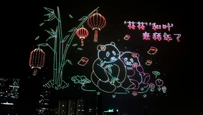 （除夕夜成都无人机表演，图源网络）