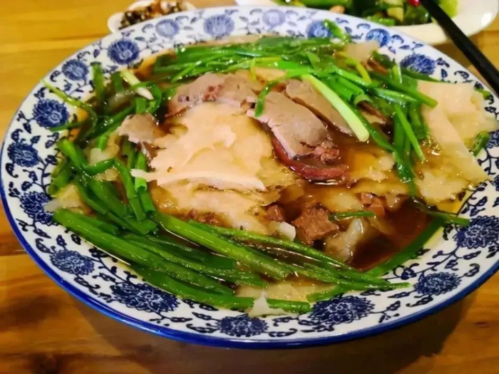 牛肉罩饼。源于保定文化旅游微信公众号