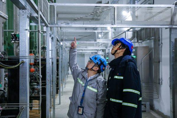 在山东省海阳市，工程师春节期间加强对“暖核一号”核能供热系统设备巡检。符铎摄
