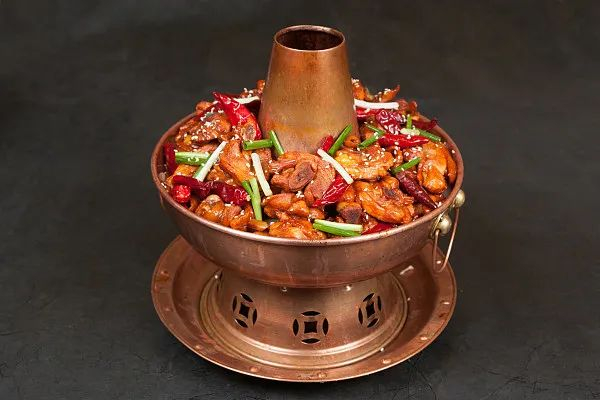 火锅鸡。源于视觉中国