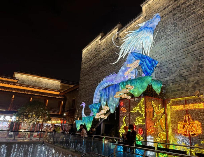 图为南昌万寿宫历史文化街区“祥龙”造型。 新华社记者赖星 摄