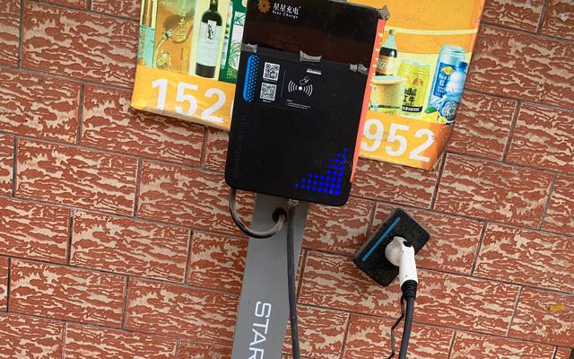 海南省陵水黎族自治县某乡村充电站。图/新京报贝壳财经记者 王琳琳 摄