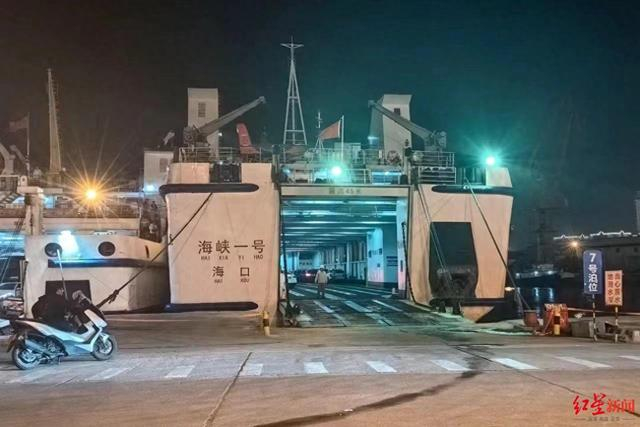 离岛旅客等待上船离岛 受访者供图