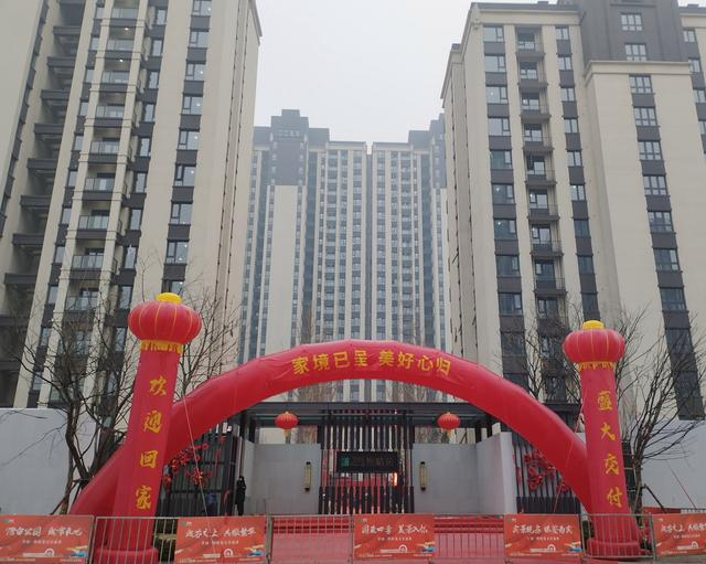 2023年12月28日，作为郑州金水北核心区的保交楼代表项目，名门翠园4个地块交付。受访者供图