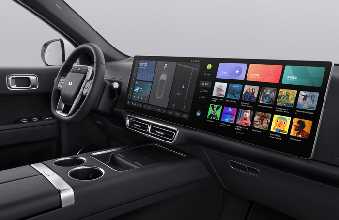 理想L7搭配双15.7英寸双联屏。理想汽车供图 华龙网发