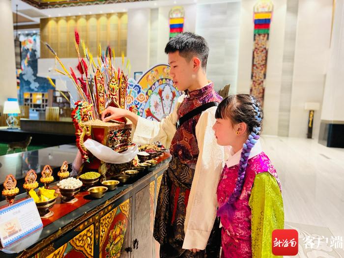 三亚西藏大厦酒店里摆放的象征着吉祥如意的“切玛盒”。受访者供图