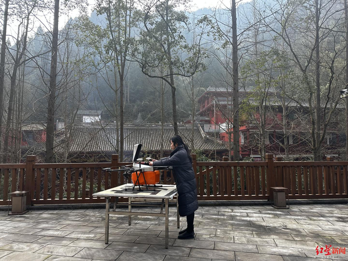 ▲春节期间，成都彭州市的“无人机外卖”