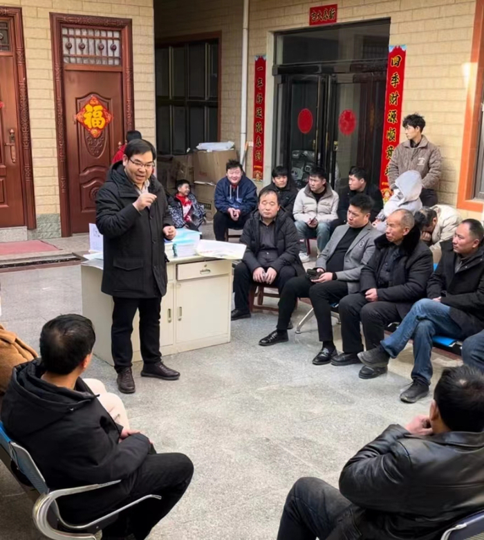 陈小兵给村医培训 受访者供图