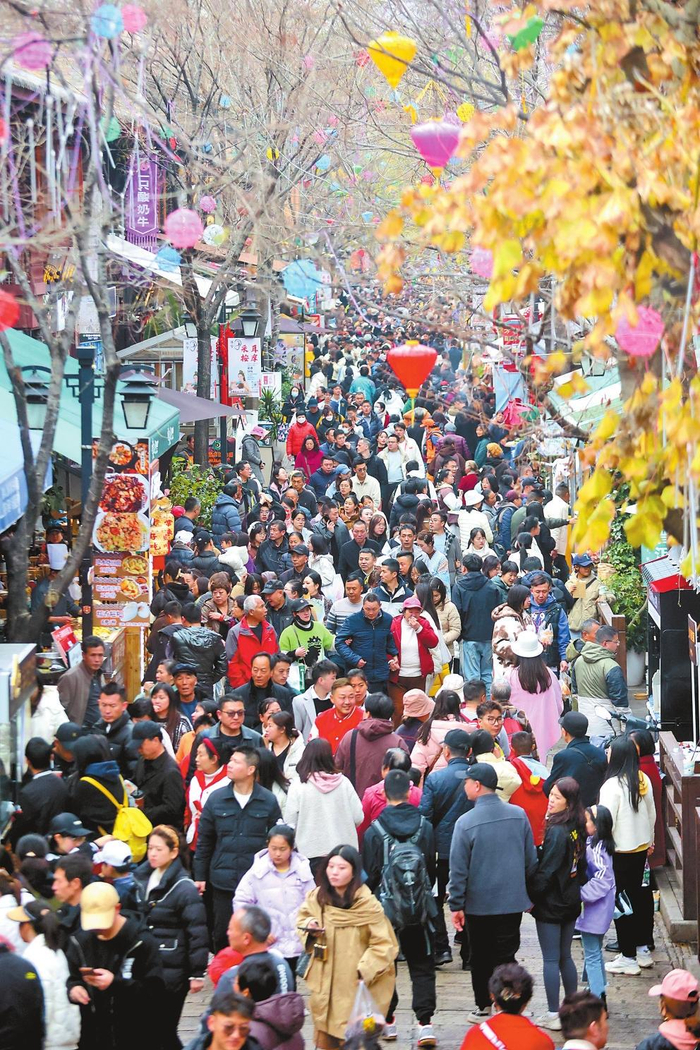 6969昆明老街人气火爆.图片均为记者 陈飞 摄