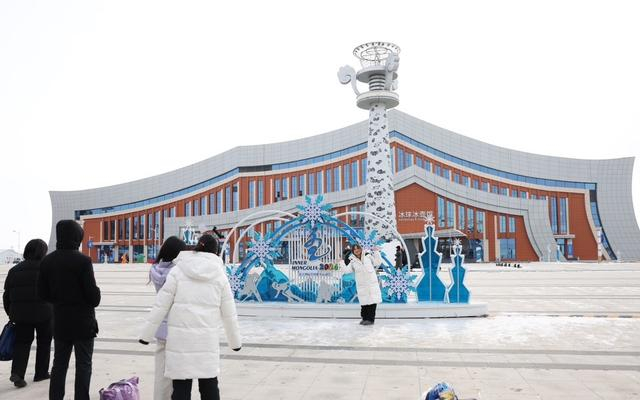 包括冰球、冰壶在内，十四冬冰上项目在呼伦贝尔举行。  新京报记者 王飞 摄