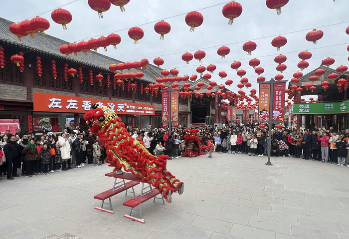云丘山景区的舞狮闹新春，年味浓浓。（图片均为王李荣摄）