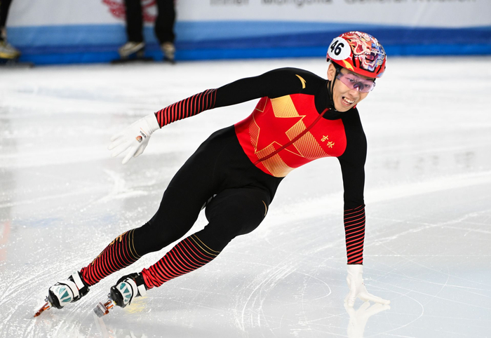 比赛后期孙龙咬牙坚持。