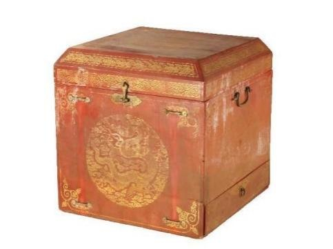 戗金云龙纹朱漆木箱
