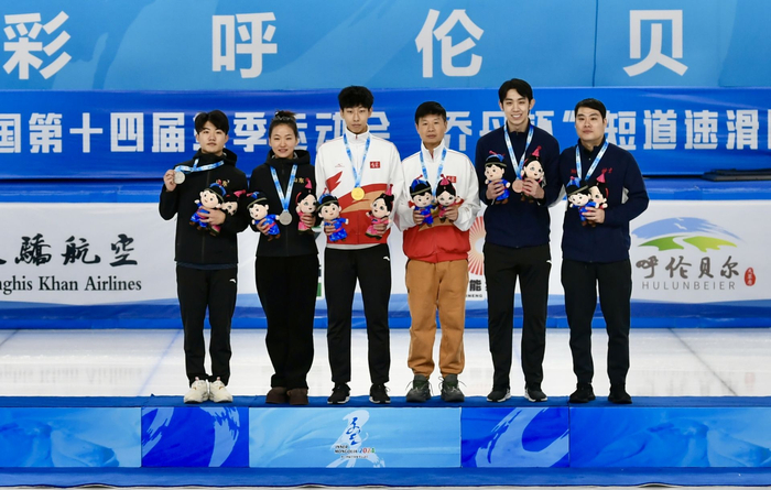 颁奖仪式合影。