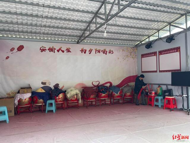 ▲见天坝村大坪“老年之家”的百姓舞台