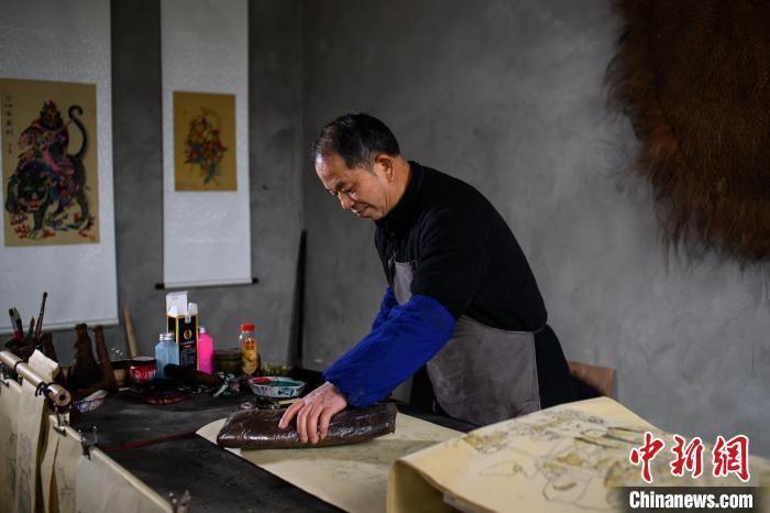 大型画册《回眸与展望》首发式举行
