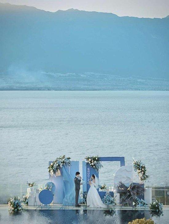 一场正在洱海边举办的目的地婚礼。赵灿辉摄