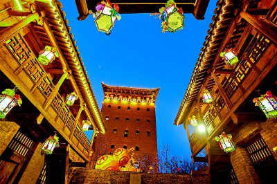 郭峪古城内，处处张灯结彩，充满节日气氛。张文勇摄