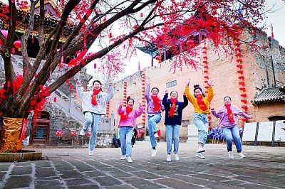 游客在晋城市皇城相府体验春节民俗游。晋城市委宣传部供图