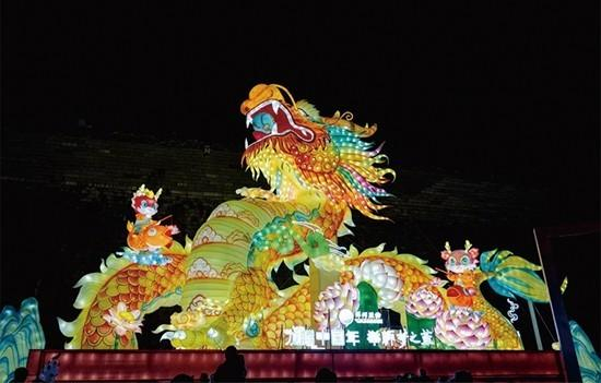 2024年新春，“点亮中国灯”——龙年灯会灯彩迎新春活动暨第38届中国·秦淮灯会在南京举办。山西大学 章子越/摄