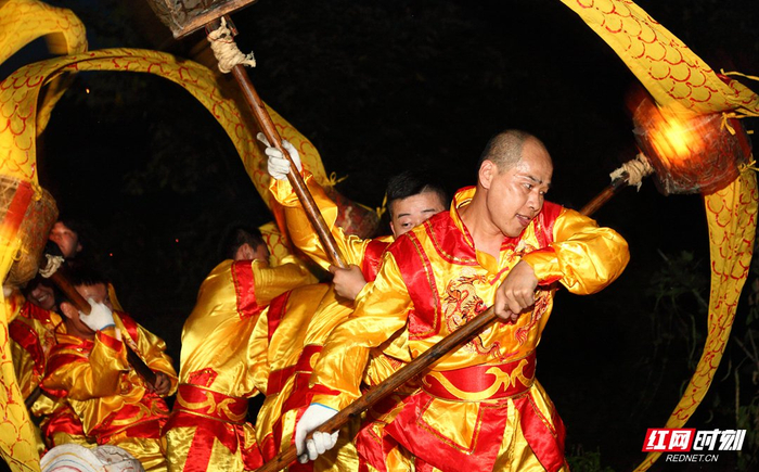 年俗·湘味丨湘潭火龙舞:72个"故事"演绎平安祥瑞