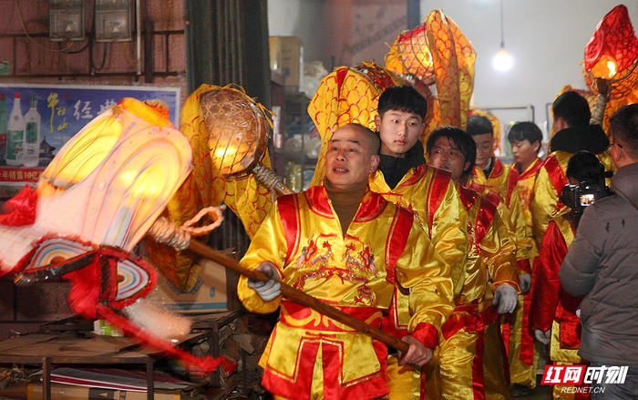 年俗·湘味丨湘潭火龙舞:72个"故事"演绎平安祥瑞