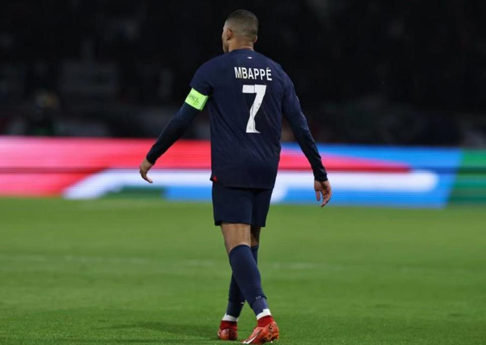 离开巴黎，姆巴佩将自己的未来交给了马德里。新华社发（资料片）