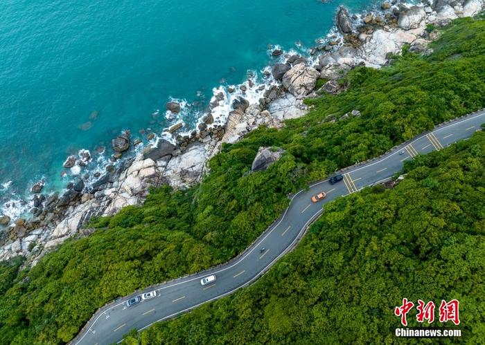   海南环岛旅游公路三亚太阳湾段(无人机照片)