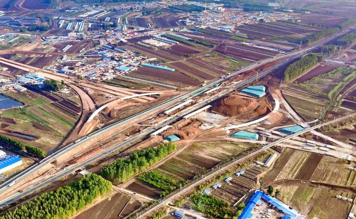 由中国铁建大桥局六公司长太高速一工区施工的合心互通与长春绕城高速